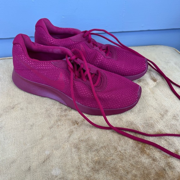 Nike | Shoes | Womns Nike Tanjun 9753760 - Picture 1 of 4